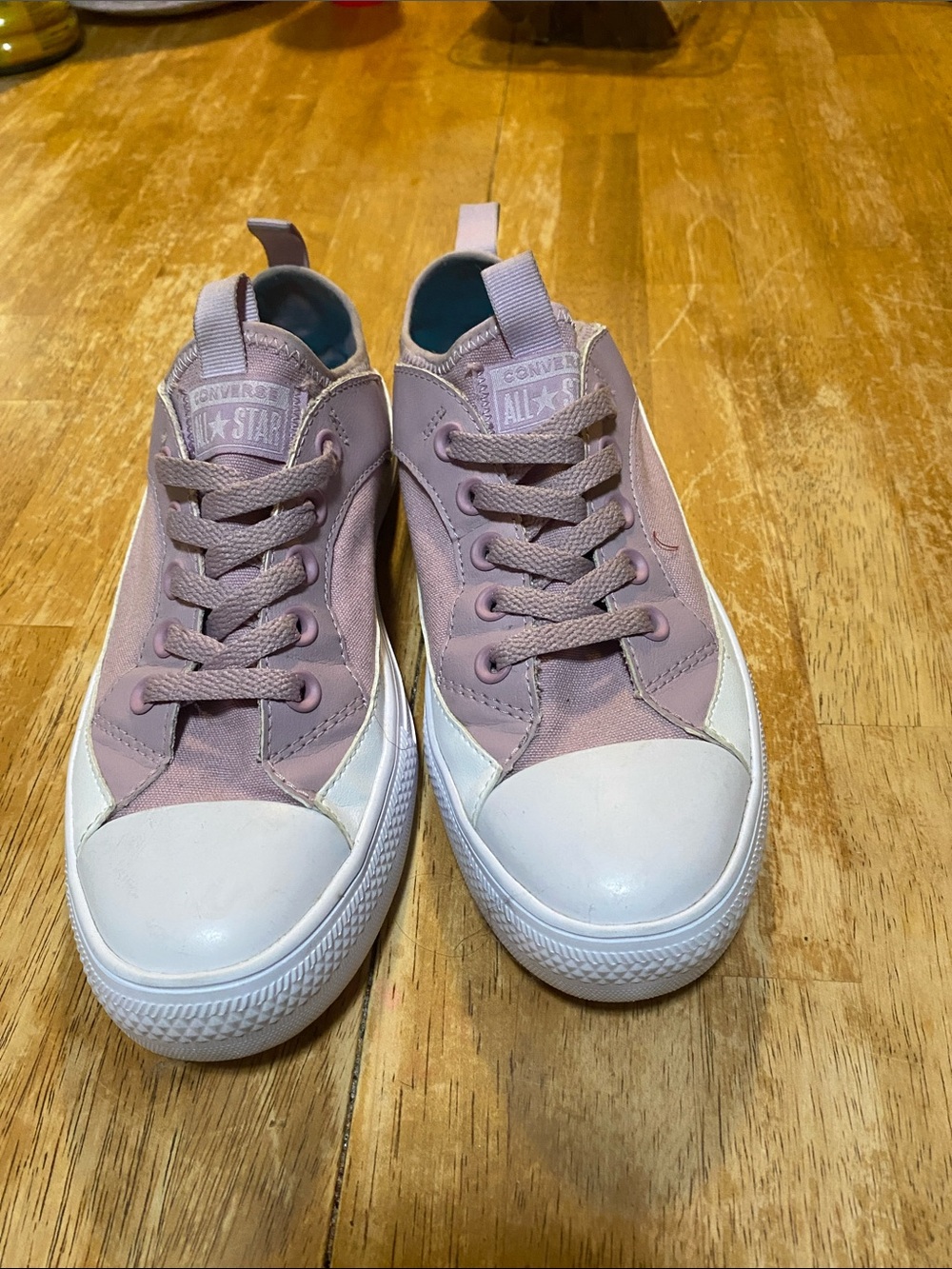 Beautiful Converse women Lavender/Pink Low-Top Sneakers